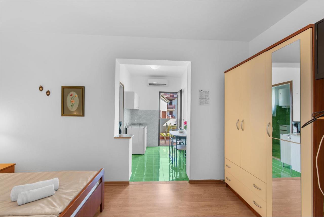 Apartments Villa Falcon Фунтана Экстерьер фото
