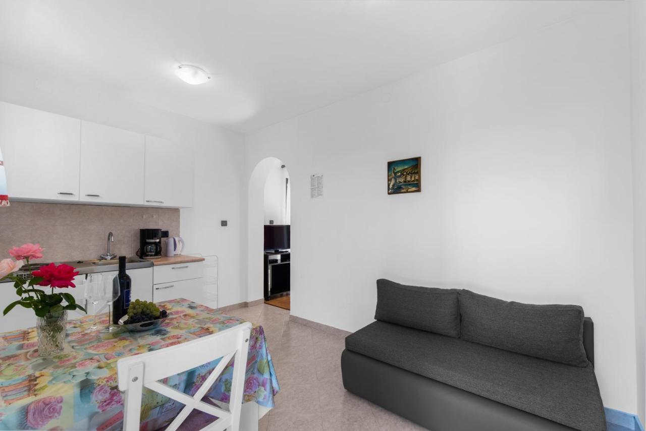 Apartments Villa Falcon Фунтана Экстерьер фото
